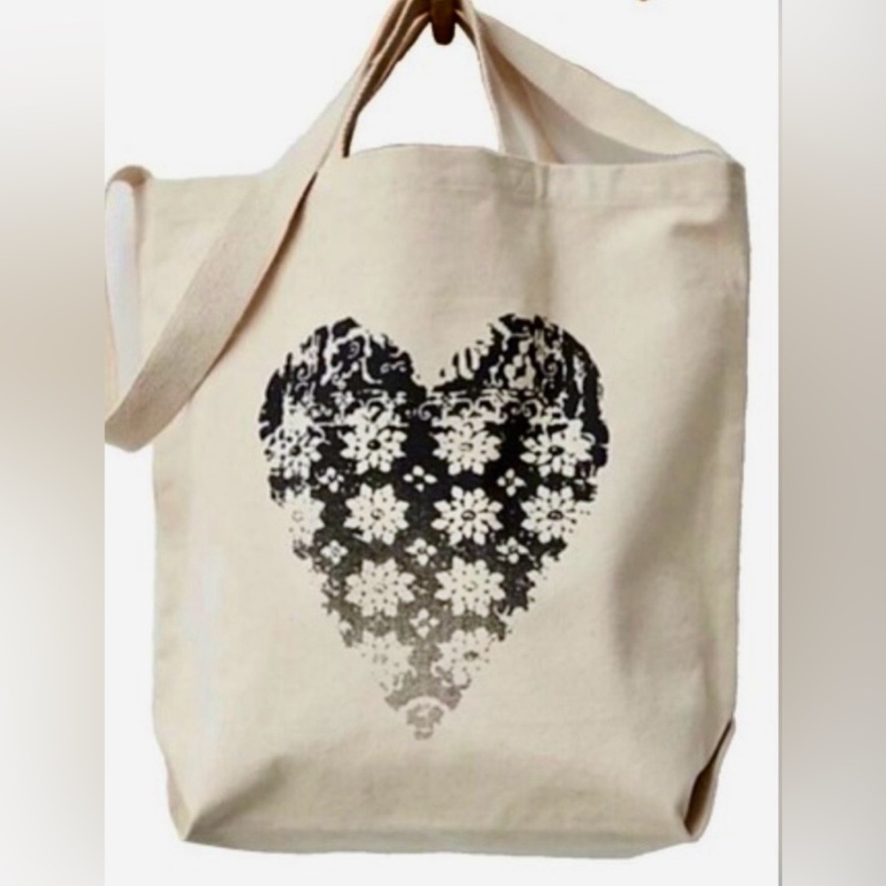 NWOT FREE PEOPLE Cream Canvas Tote with Black Floral Heart Graphic - Picture 8 of 8